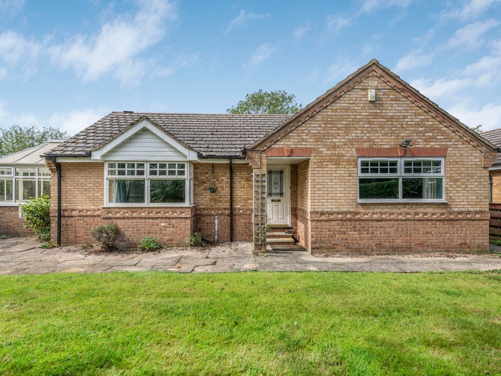 3 bed detached bungalow for sale in Tiplady Close, Easingwold, York YO61, £400,000