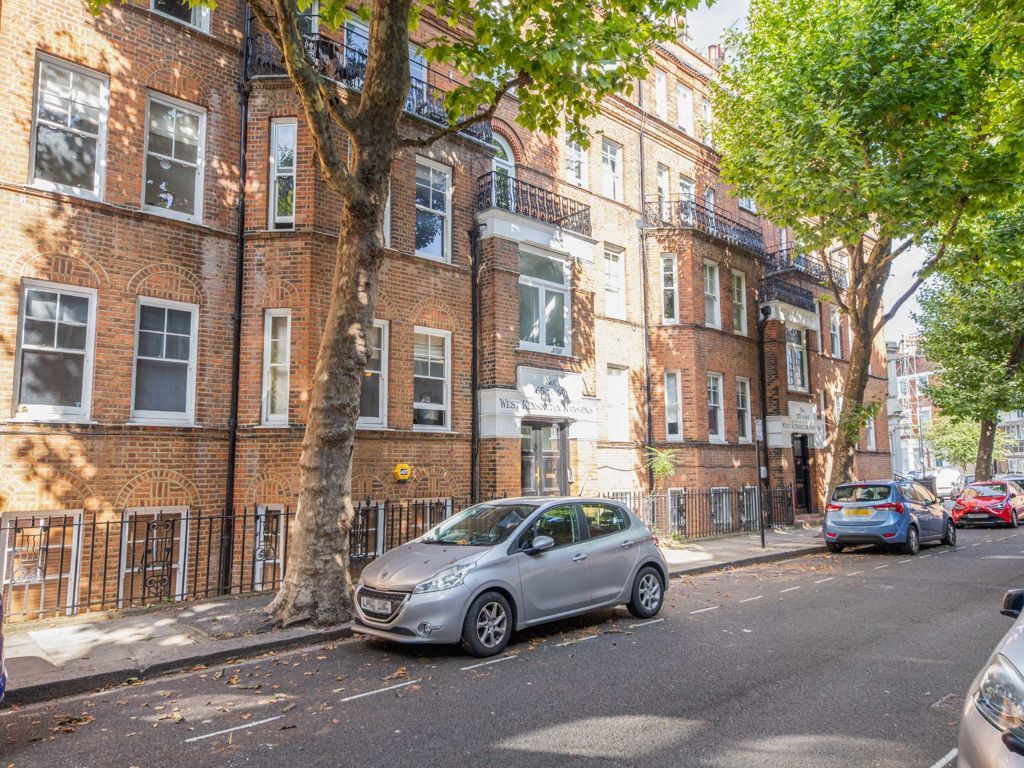 4 bed flat for sale in Beaumont Crescent, London W14, £750,000