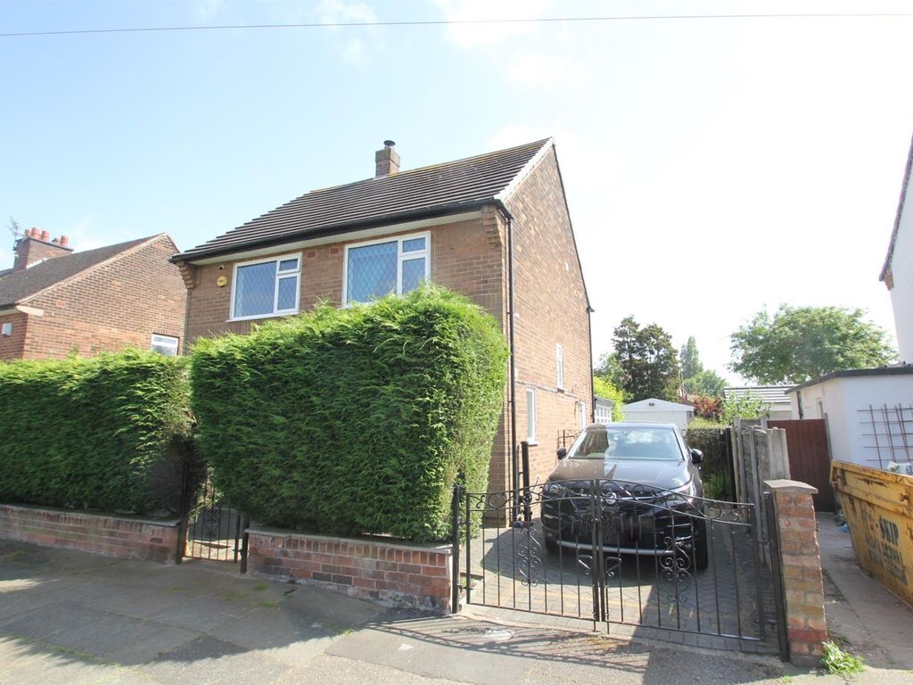 3 bed detached house for sale in Bradfield Road, Stretford, Manchester M32, £399,999