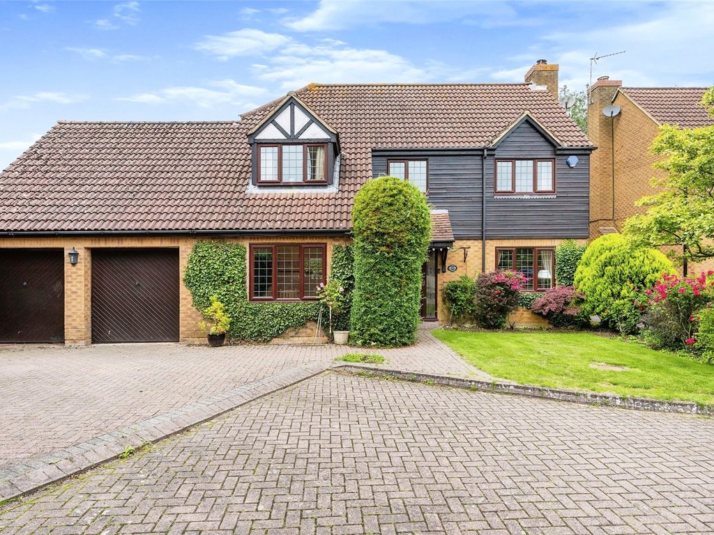 4 bed detached house for sale in Little Meadow, Loughton, Milton Keynes MK5, £750,000