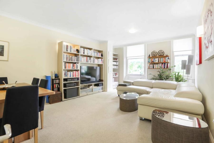2 bed flat for sale in Queen