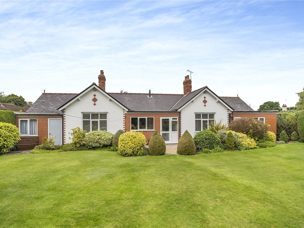 3 bed bungalow for sale in Bradwall Road, Sandbach, Cheshire CW11, £575,000