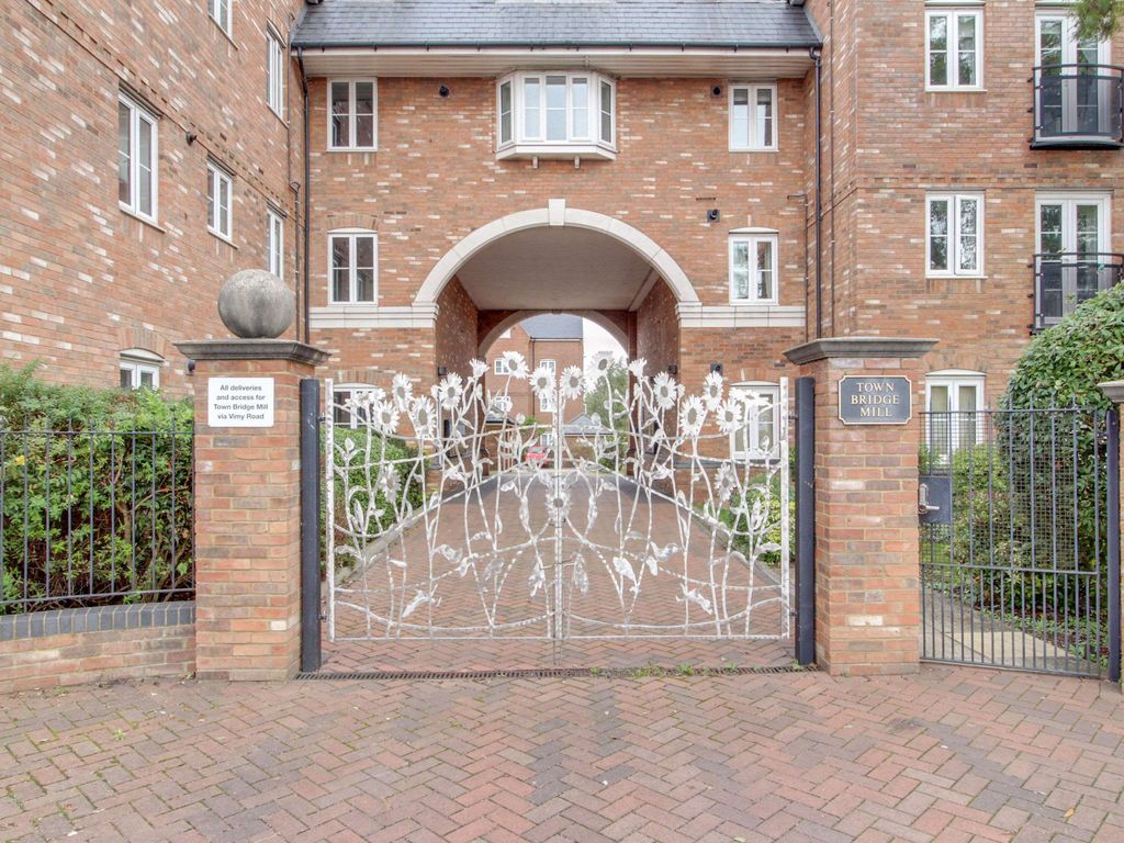 1 bed flat for sale in Town Bridge Mill, Leighton Road, Leighton Buzzard LU7, £180,000