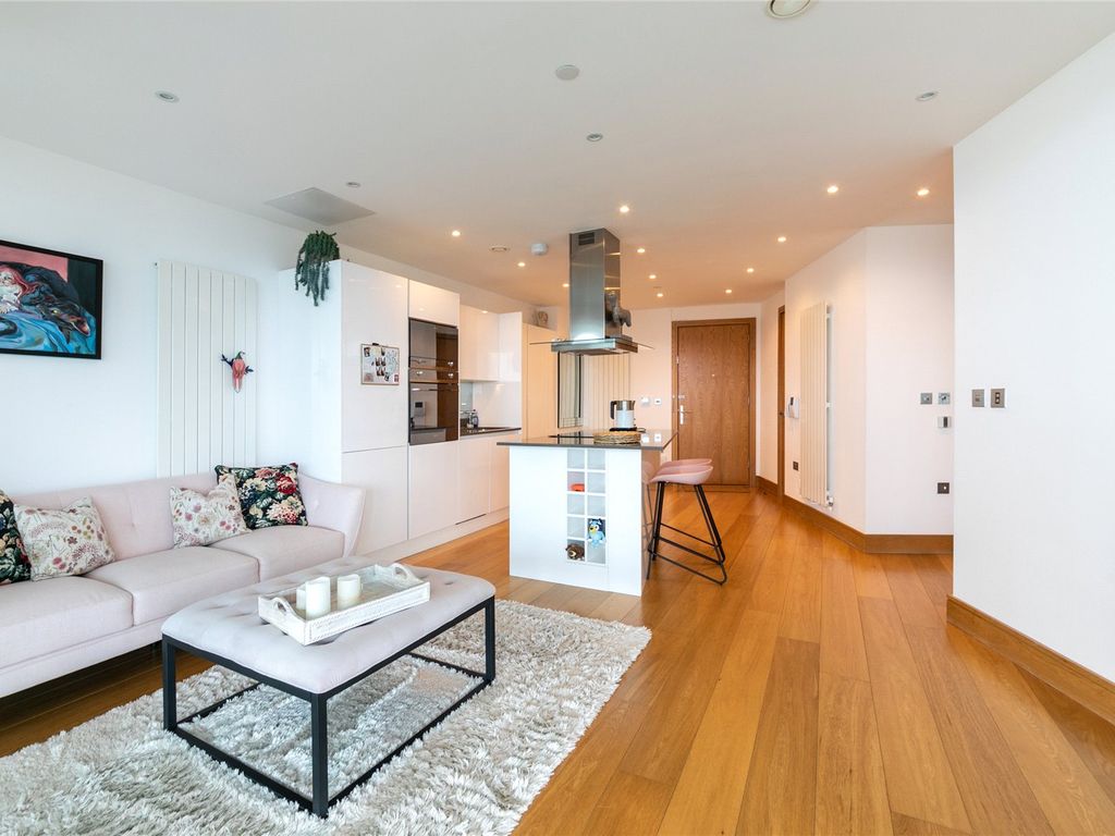 1 bed flat for sale in Arena Tower, 25 Crossharbour Plaza, London E14, £625,000