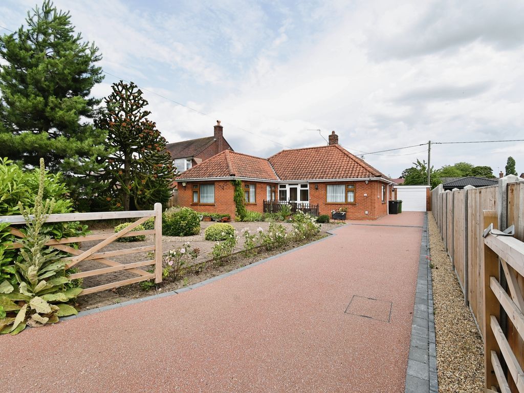 3 bed detached bungalow for sale in Norwich Road, Bungay NR35, £480,000