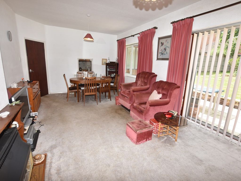 3 bed bungalow for sale in Emmets Nest, Binfield RG42, £600,000