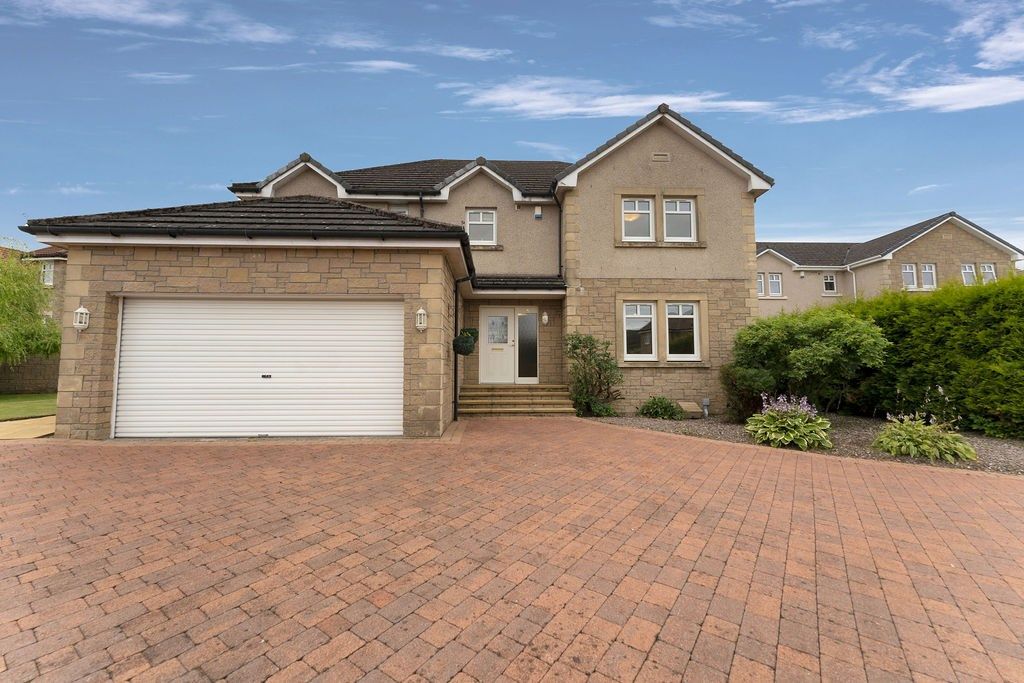 4 bed property for sale in Seafar Drive, Kelty KY4, £395,000