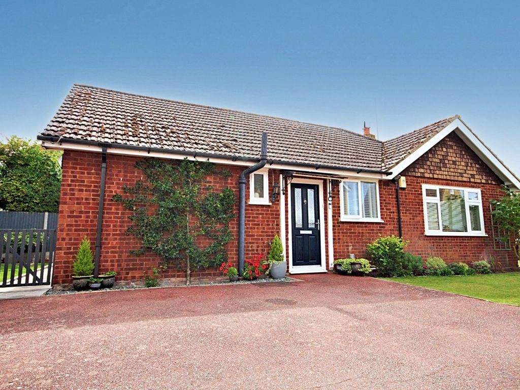 3 bed bungalow for sale in The Street, Oare, Faversham ME13, £525,000