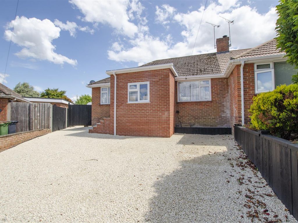 3 bed semi-detached bungalow for sale in Avon Way, West End, Southampton SO30, £400,000