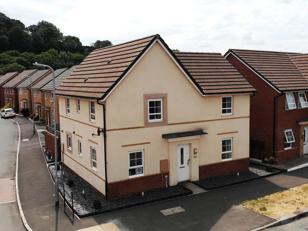 4 bed detached house for sale in Castle Way, Newport NP10, £380,000