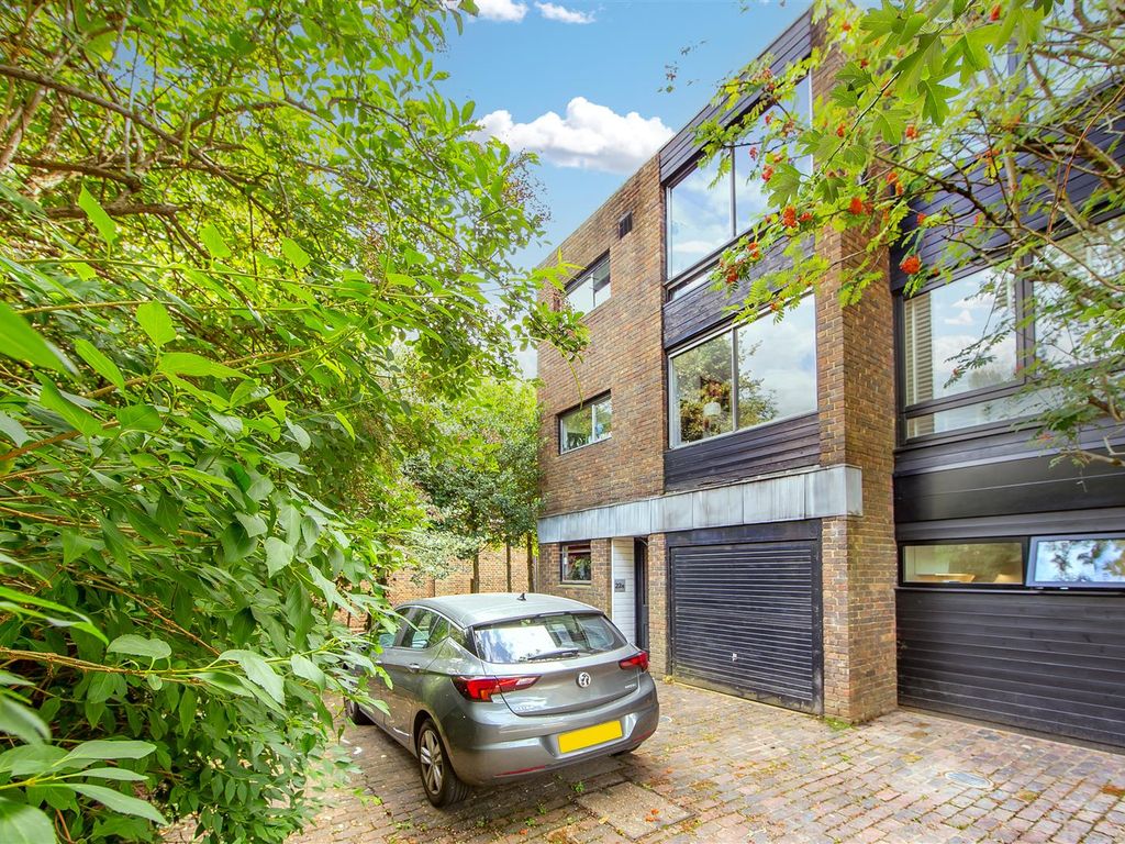 3 bed property for sale in Kingsley Place, Highgate, London N6, £1,850,000
