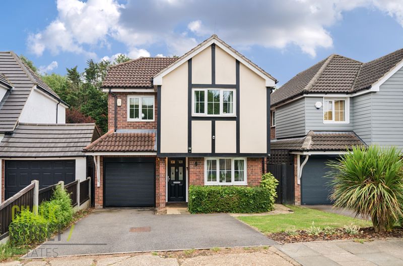 4 bed detached house for sale in Northumberland Avenue, Hornchurch RM11, £800,000