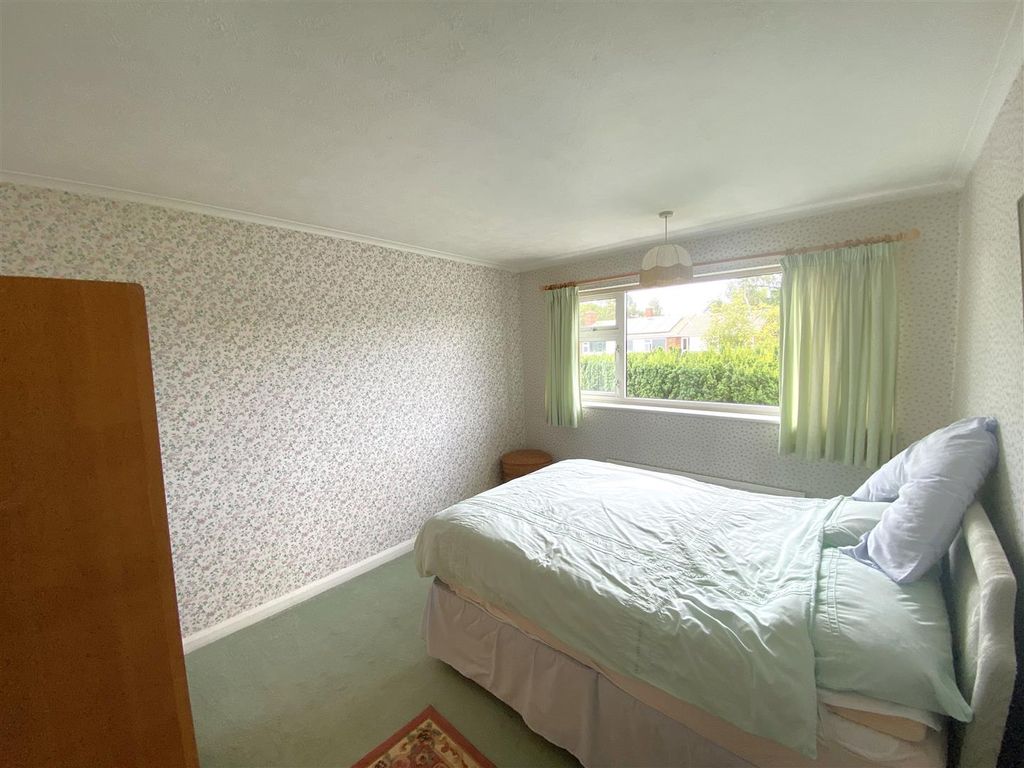 4 bed property for sale in Hazeldene Meads, Brighton BN1, £850,000