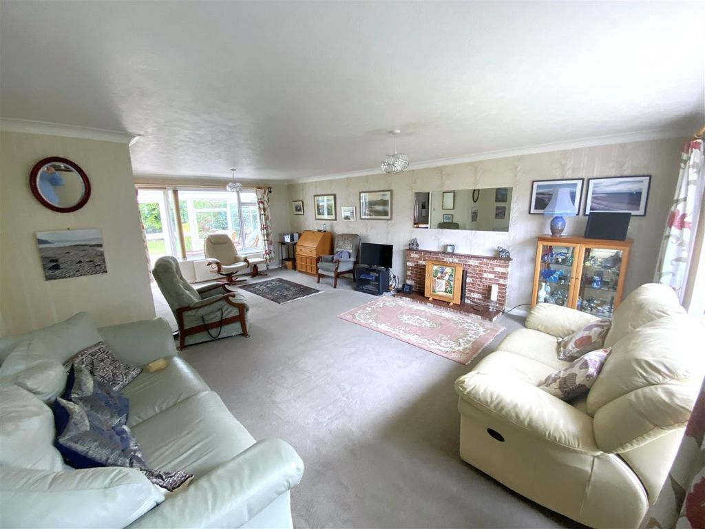 4 bed property for sale in Hazeldene Meads, Brighton BN1, £850,000