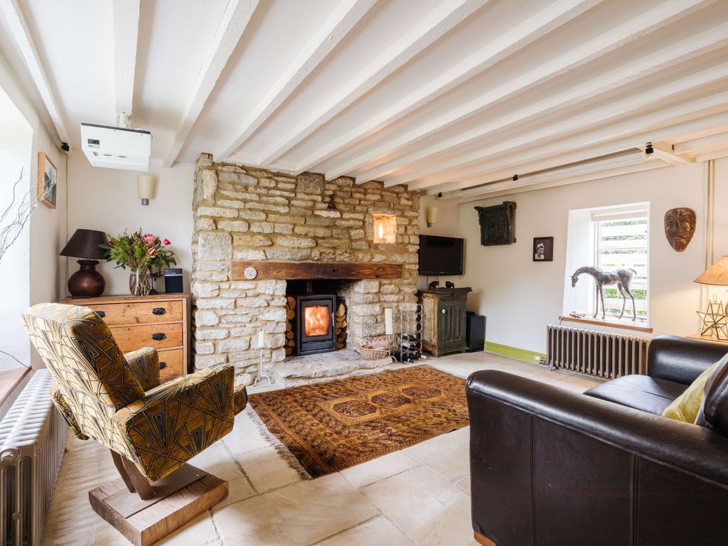 2 bed cottage for sale in Upper Minety, Malmesbury SN16, £475,000