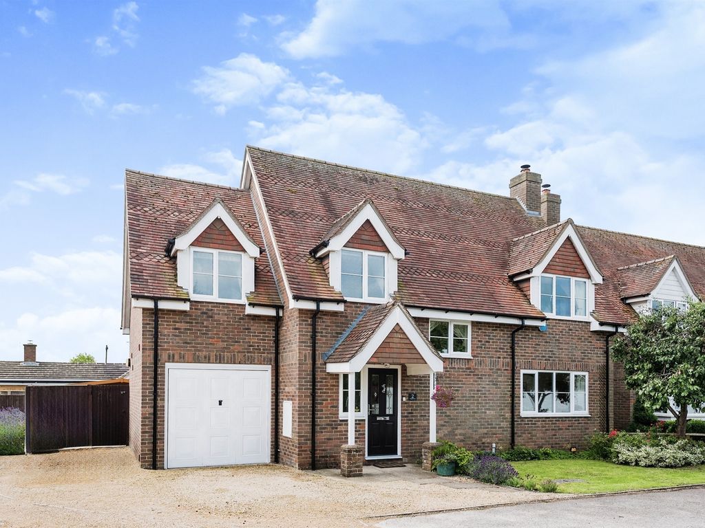 4 bed detached house for sale in Forge Close, Oakley, Aylesbury HP18, £725,000