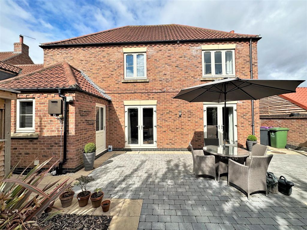 4 bed detached house for sale in Fenton Fields, Fenton, Lincoln LN1, £450,000