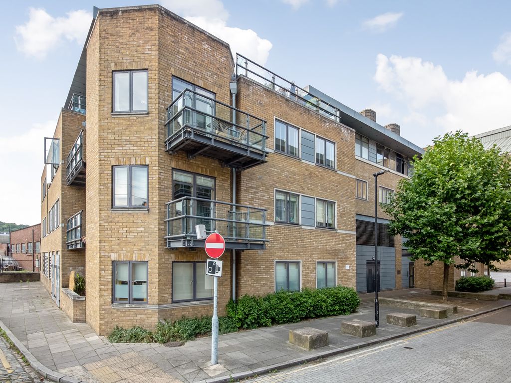 1 bed flat for sale in Pipers House, Greenwich SE10, £375,000