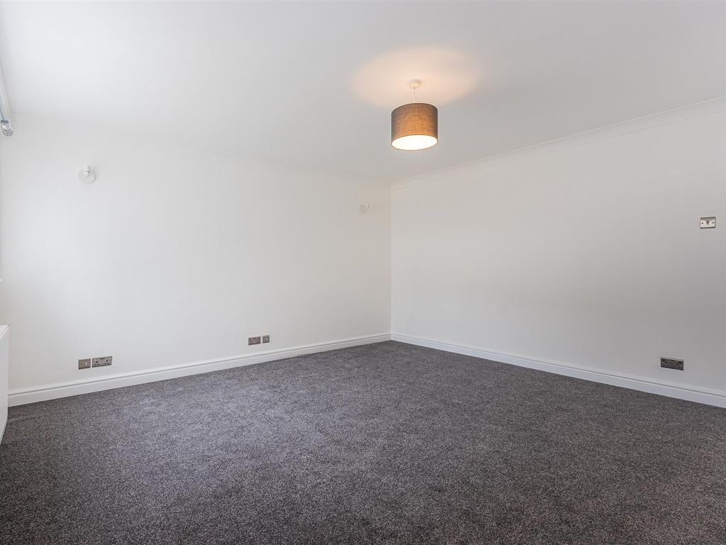 3 bed property to rent in The Hawthorns, Cardiff CF23, £1,200 pcm