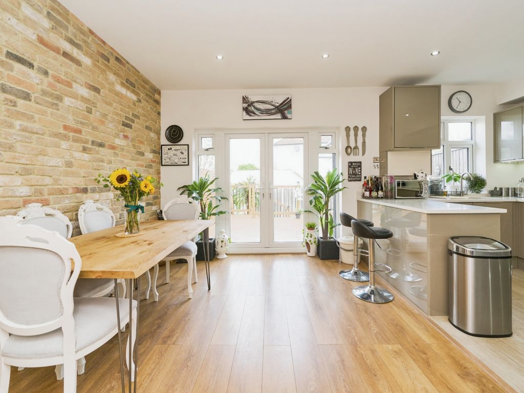 3 bed terraced house for sale in The Crescent, New Malden KT3, £700,000