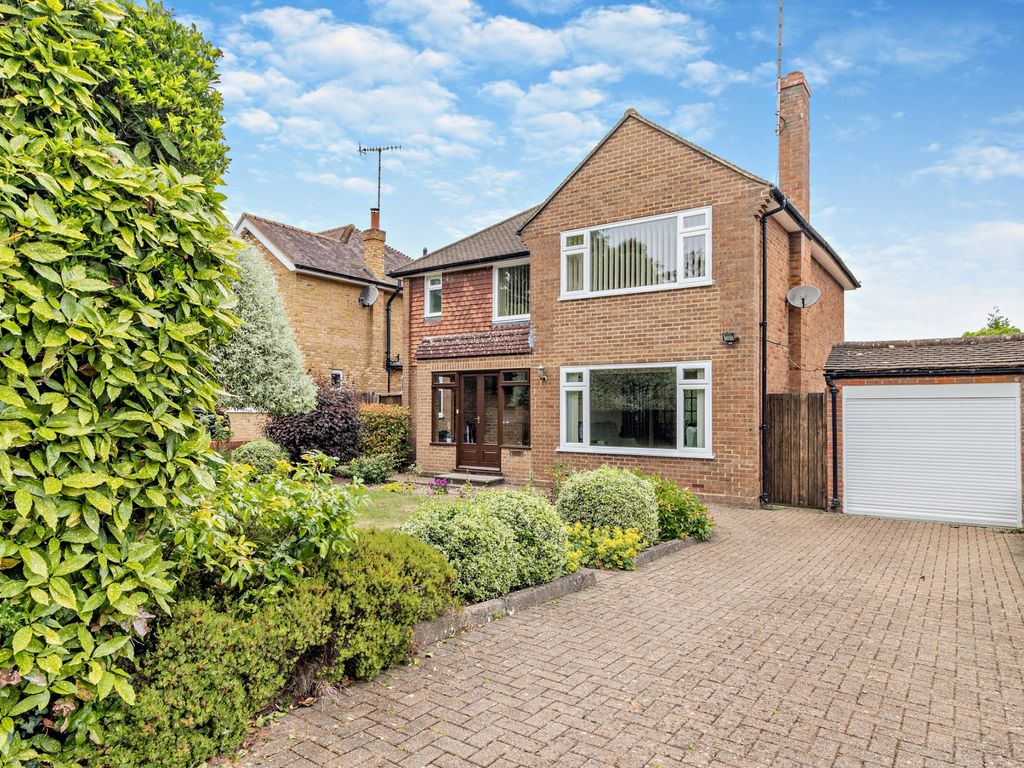 3 bed detached house for sale in Penn Way, Chorleywood, Herts WD3, £1,150,000