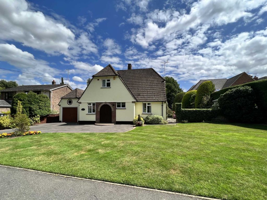 2 bed detached house for sale in Park Avenue, Brentwood CM13, £1,000,000