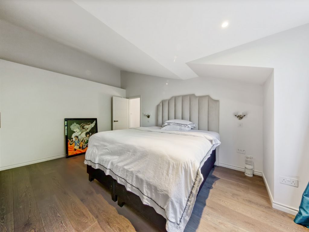 2 bed flat for sale in Rutland Gate, London SW7, £1,850,000