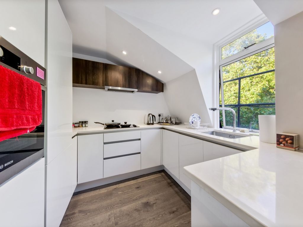 2 bed flat for sale in Rutland Gate, London SW7, £1,850,000