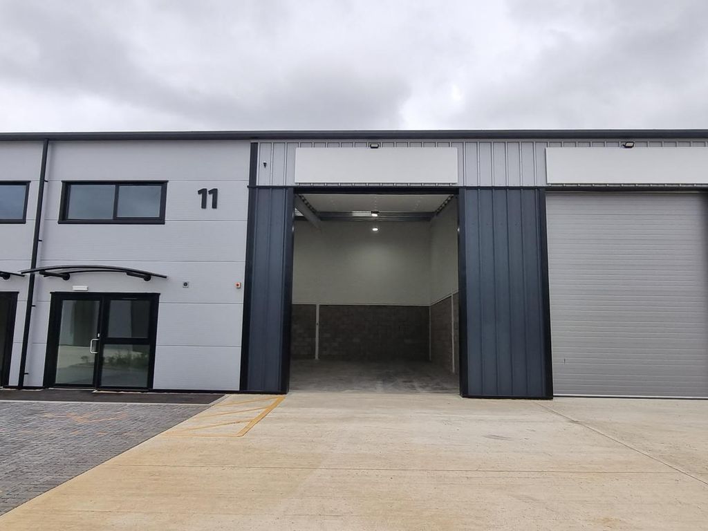 Light industrial to let in Vision Business Park, Biggleswade SG18, £20,400 pa
