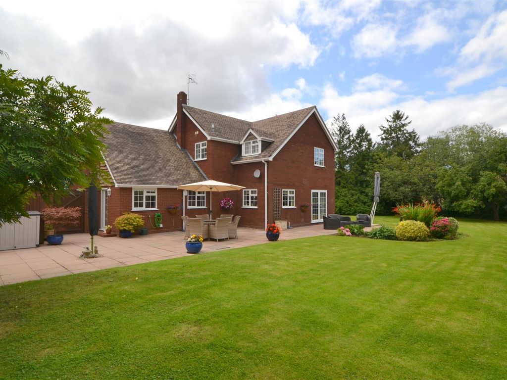 4 bed detached house for sale in Kinnersley, Severn Stoke, Worcester WR8, £735,000