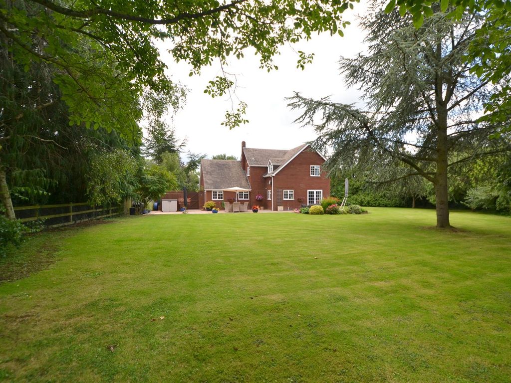 4 bed detached house for sale in Kinnersley, Severn Stoke, Worcester WR8, £735,000