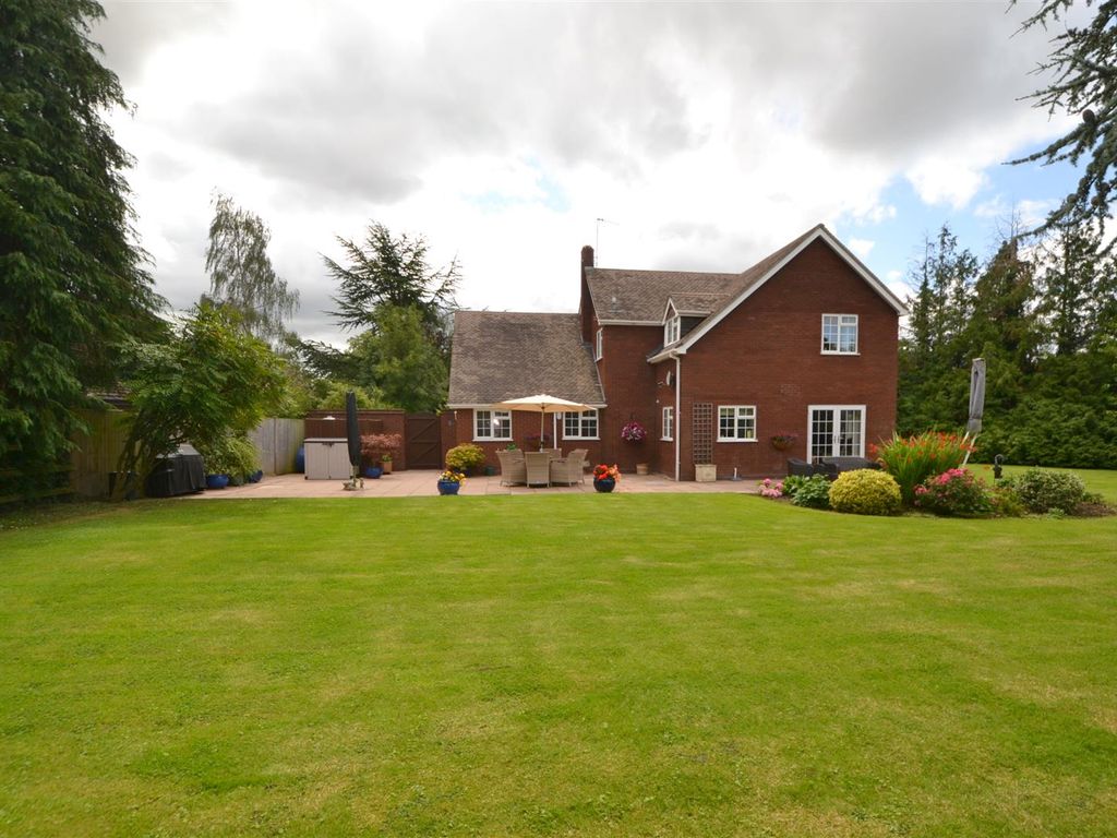 4 bed detached house for sale in Kinnersley, Severn Stoke, Worcester WR8, £735,000