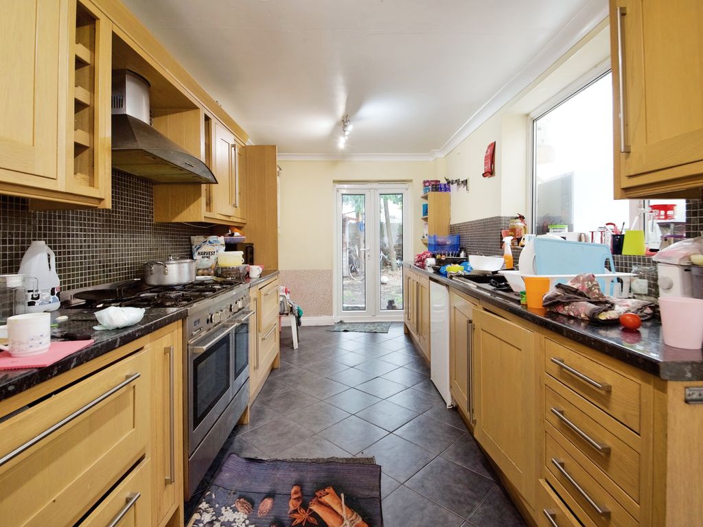 3 bed terraced house for sale in Upperton Road East, London E13, £425,000