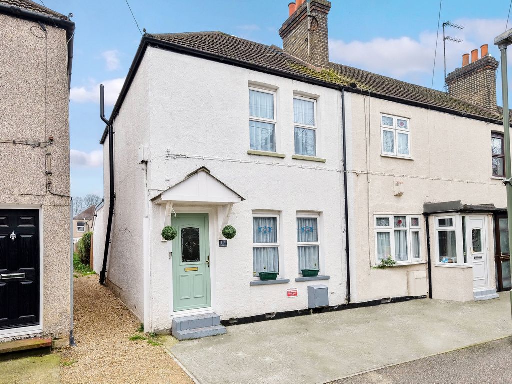 3 bed end terrace house for sale in Meadow View, St. Pauls Cray, Orpington BR5, £385,000