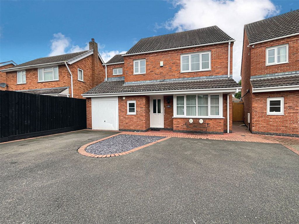 4 bed detached house for sale in Woodhurst Close, Tamworth, Staffordshire B77, £385,000