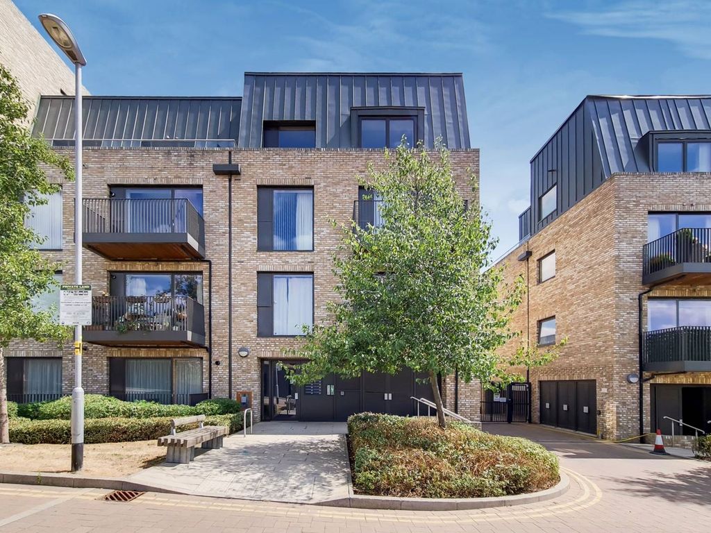1 bed flat for sale in Regiment Hill, Mill Hill, London NW7, £375,000
