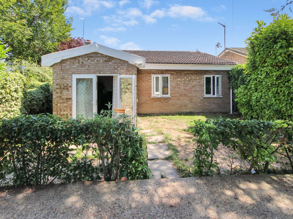 3 bed detached bungalow for sale in Highfield Close, Duxford, Cambridge CB22, £300,000