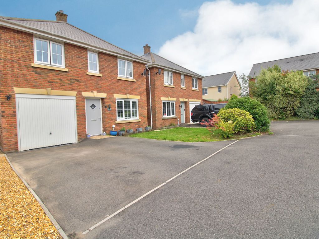 4 bed detached house for sale in Punchbowl View, Llanfoist, Abergavenny NP7, £400,000