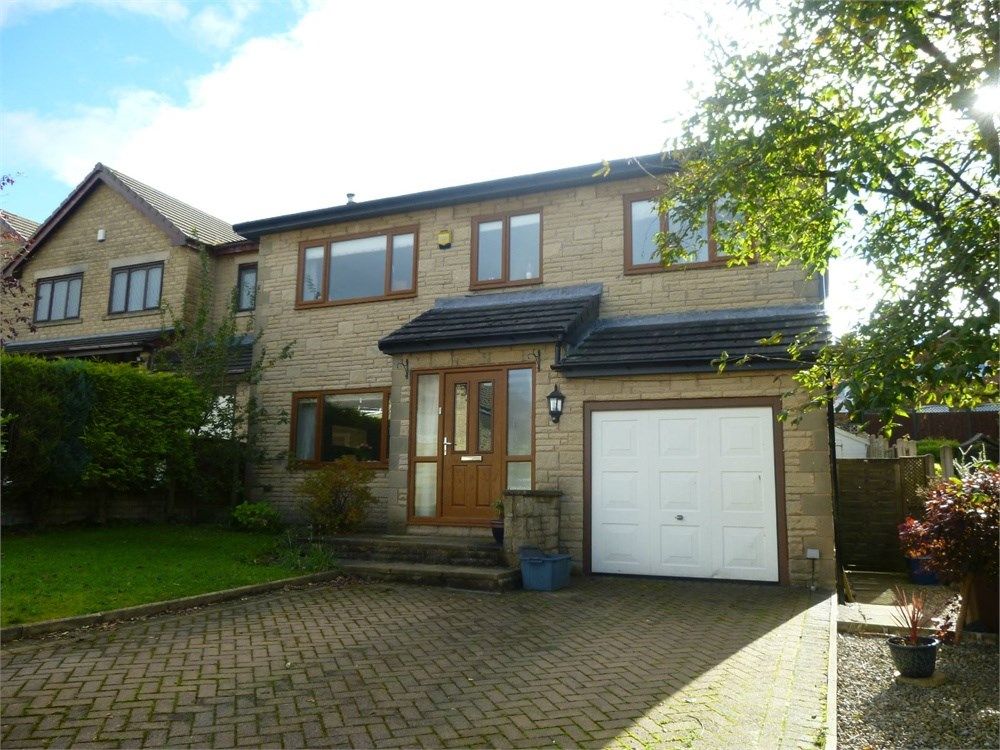 4 bed detached house to rent in Stirling Court, Briercliffe, Burnley BB10, £1,250 pcm
