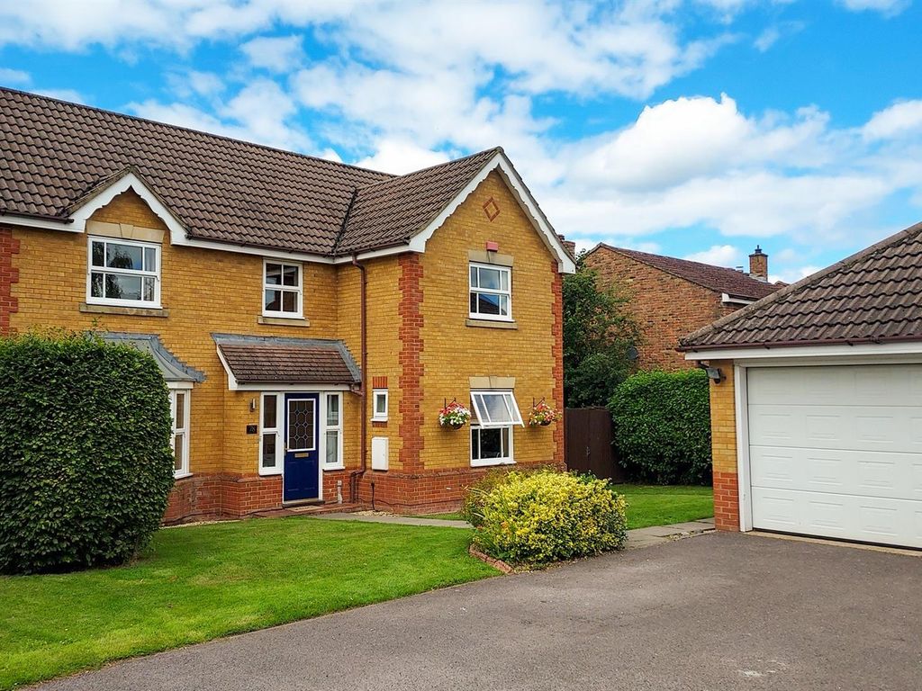 4 bed detached house for sale in Jessett Drive, Church Crookham, Fleet GU52, £600,000