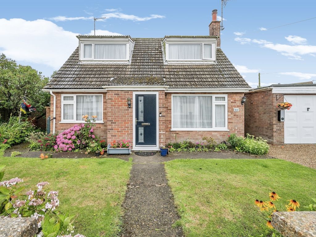 2 bed detached house for sale in The Street, Sea Palling, Norwich NR12, £340,000