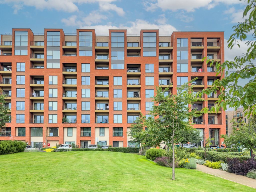 1 bed flat for sale in Thonrey Close, Colindale Gardens, Colindale NW9, £390,000