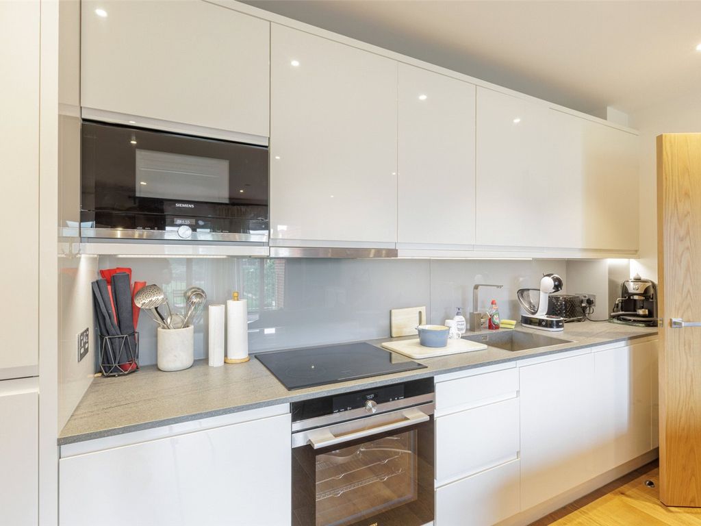 1 bed flat for sale in Thonrey Close, Colindale Gardens, Colindale NW9, £390,000