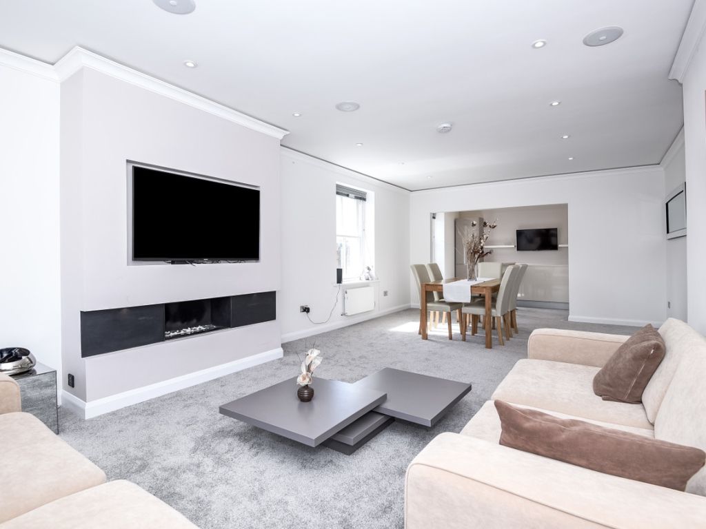 3 bed flat to rent in Ashburn Gardens, London SW7, £6,250 pcm