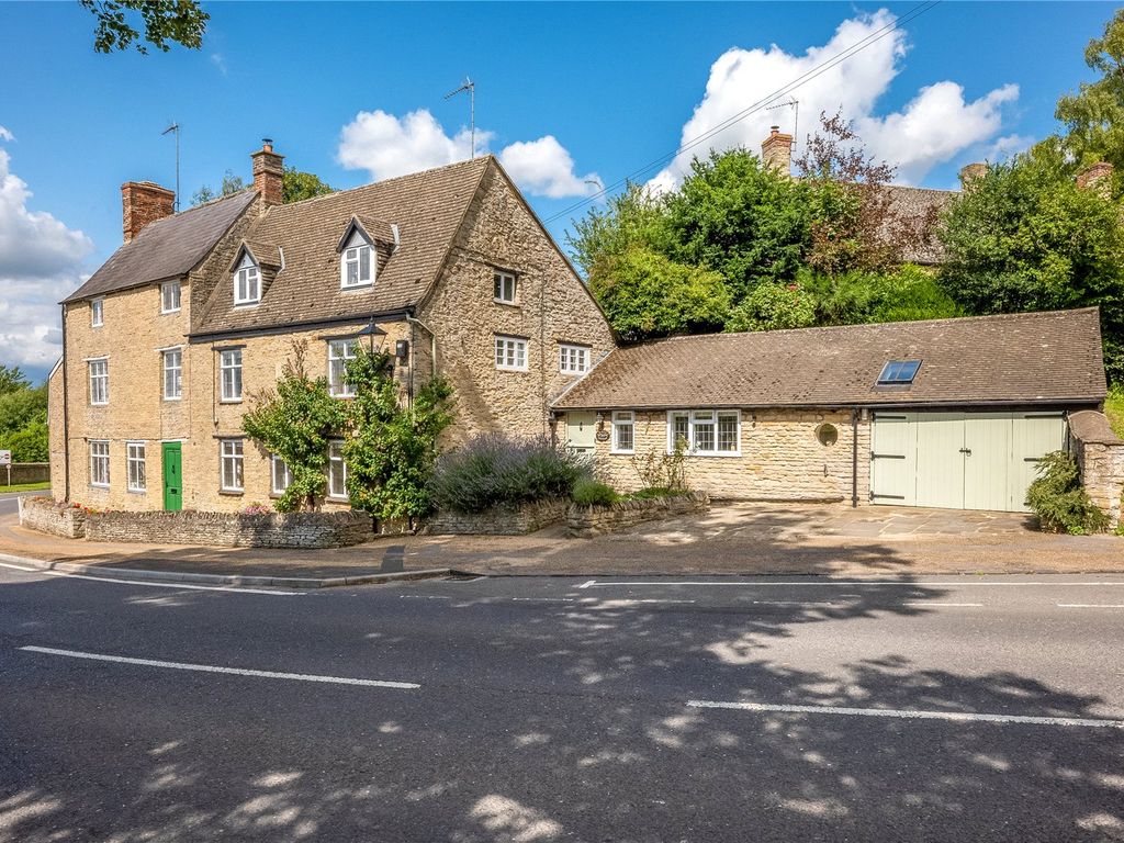 4 bed cottage for sale in Roundtown, Aynho, Oxfordshire OX17, £695,000