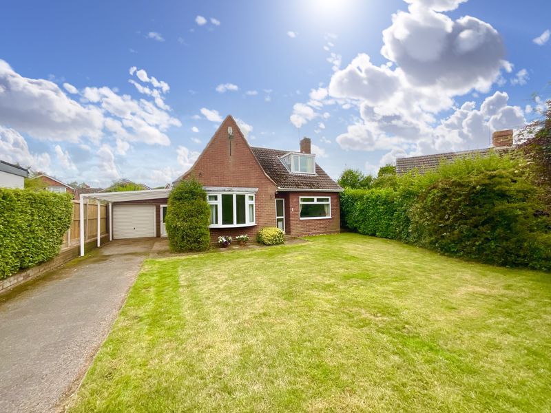 3 bed detached bungalow for sale in Sandringham Close, Stafford ST17, £350,000
