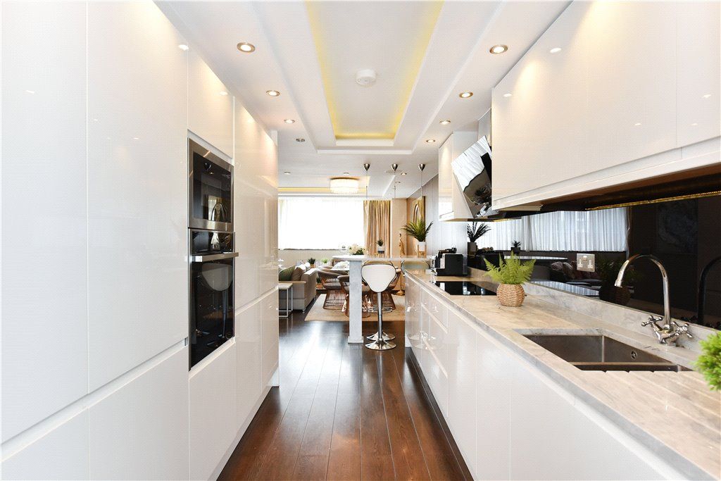 4 bed flat for sale in George Street, London W1U, £1,950,000