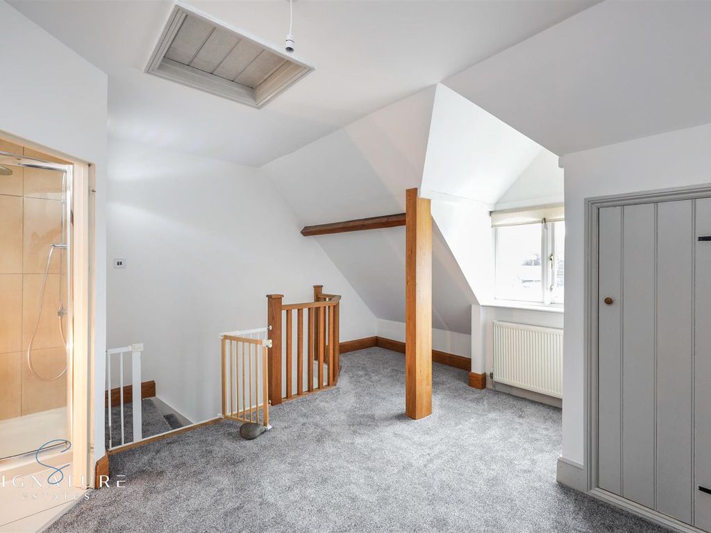 2 bed terraced house for sale in Bridge Road, Hunton Bridge, Kings Langley WD4, £425,000