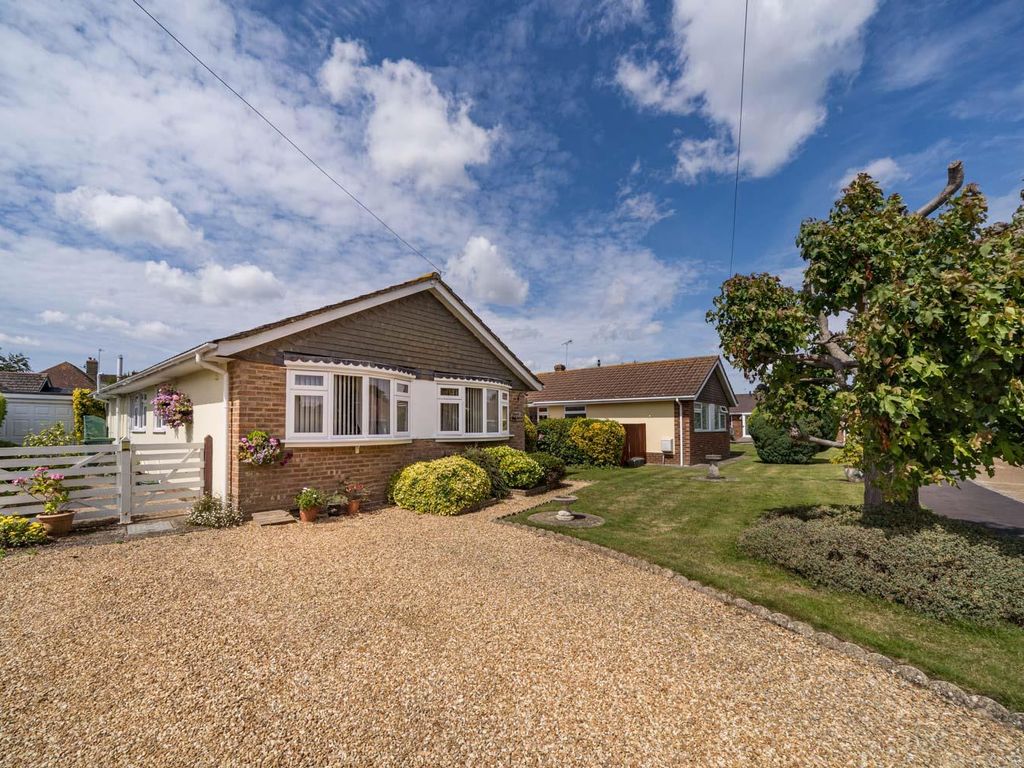 3 bed detached bungalow for sale in Howgate Close, Bembridge PO35, £475,000