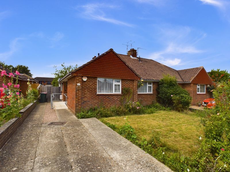 2 bed semi-detached bungalow for sale in Stonefield Close, Crawley RH10, £410,000